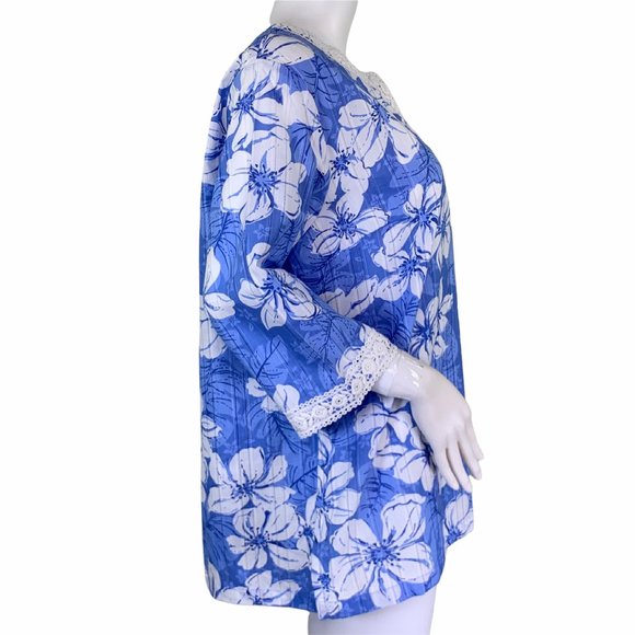 Rebecca Malone Blue Floral Embroidered Split Neck 3/4 Bell Sleeve Top EUC Size L - Picture 2 of 6